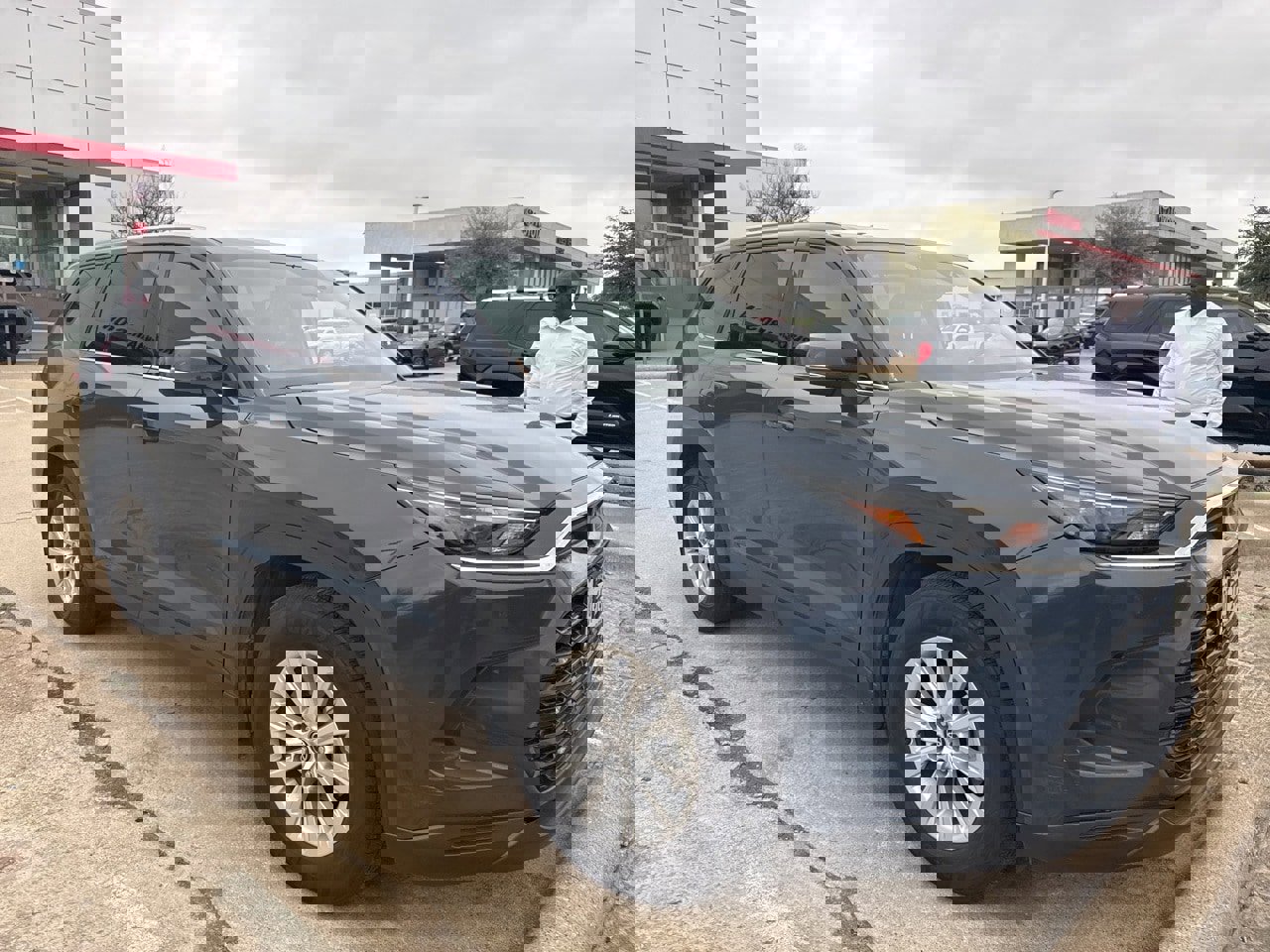 Used 2024 Toyota Grand Highlander FWD image 2