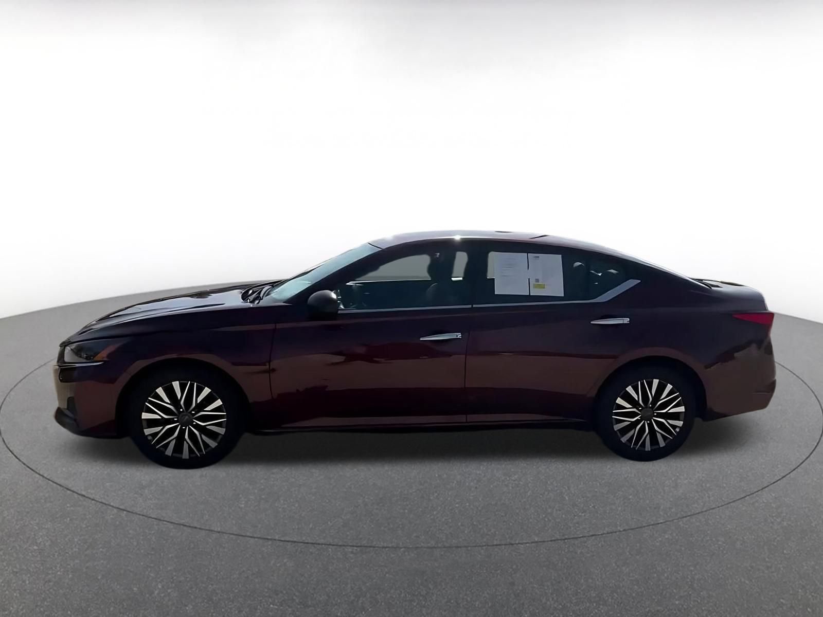 Used 2025 Nissan Altima 2.5 SV FWD image 7
