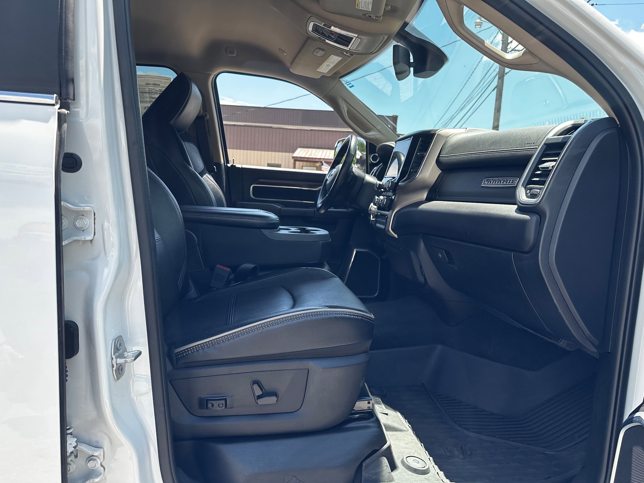 Used 2022 RAM 2500 Laramie AWD/4WD image 13