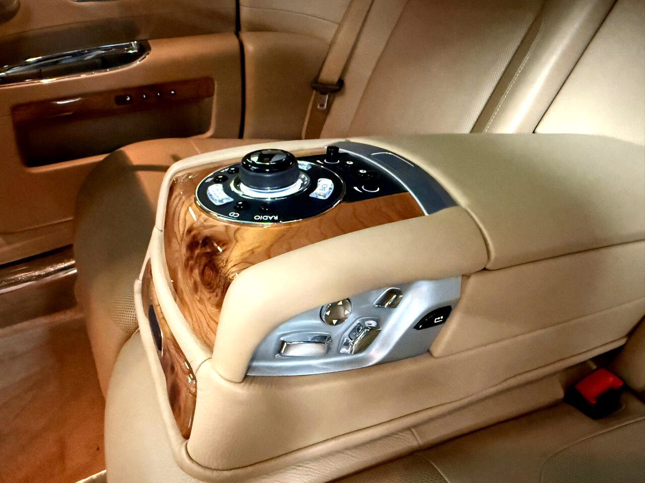 Used 2011 Rolls-Royce Ghost image 29