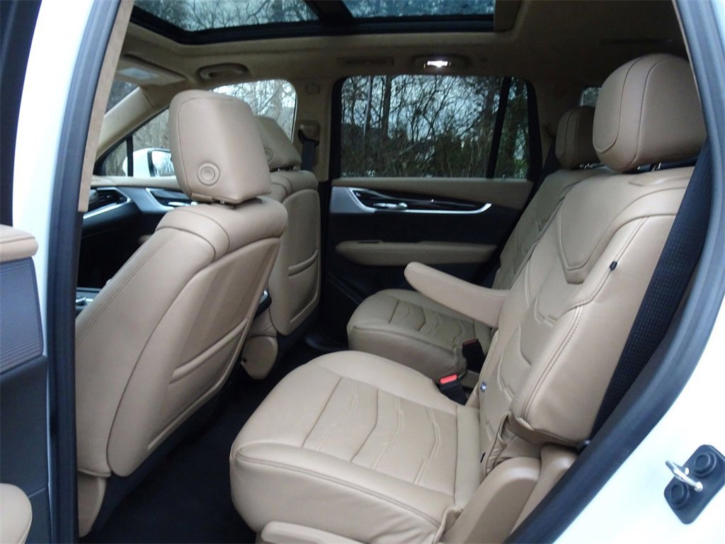 Certified 2025 Cadillac XT6 Premium Luxury w/ Platinum Package image 16