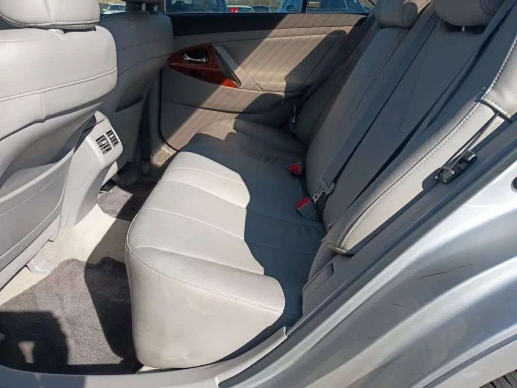 Used 2010 Toyota Camry XLE image 15