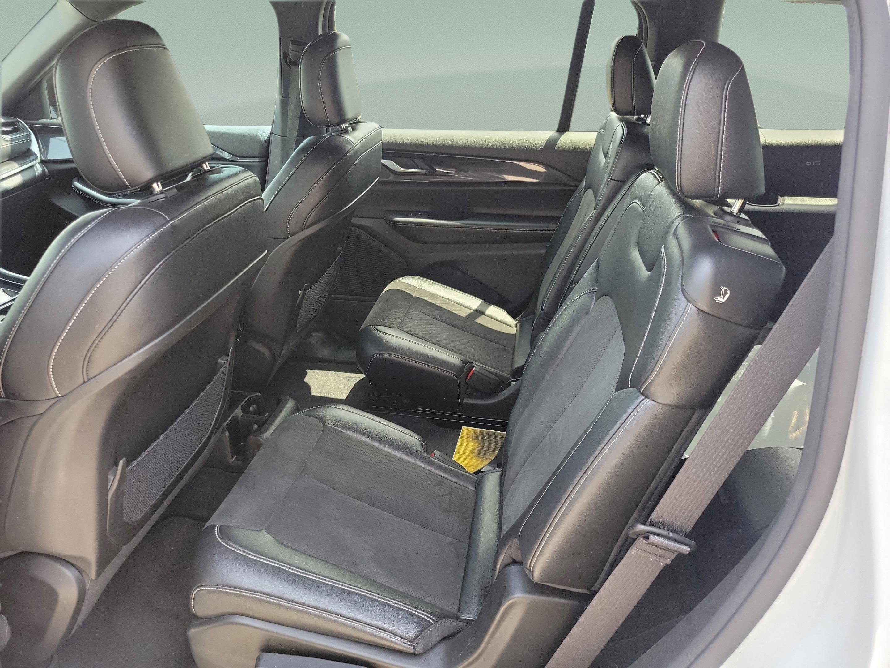 Used 2023 Jeep Grand Cherokee L Laredo AWD/4WD image 13