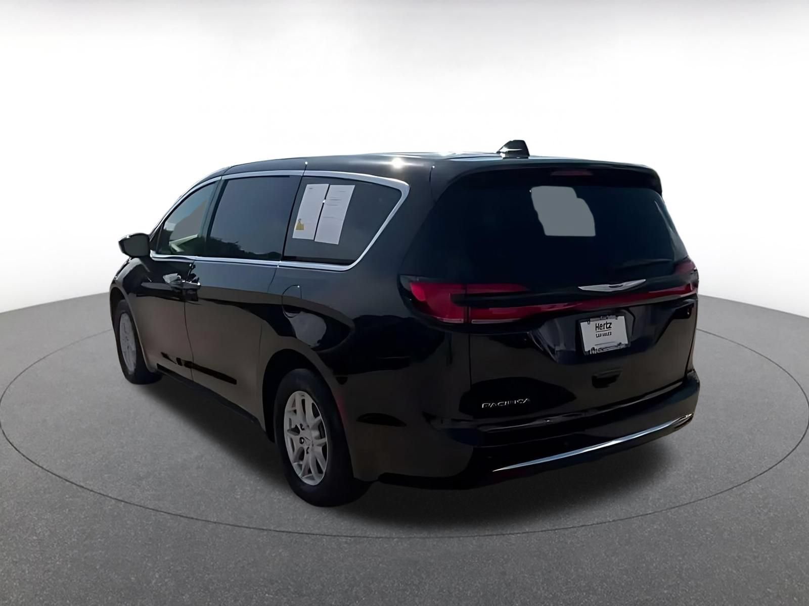 Used 2025 Chrysler Pacifica Select FWD image 10