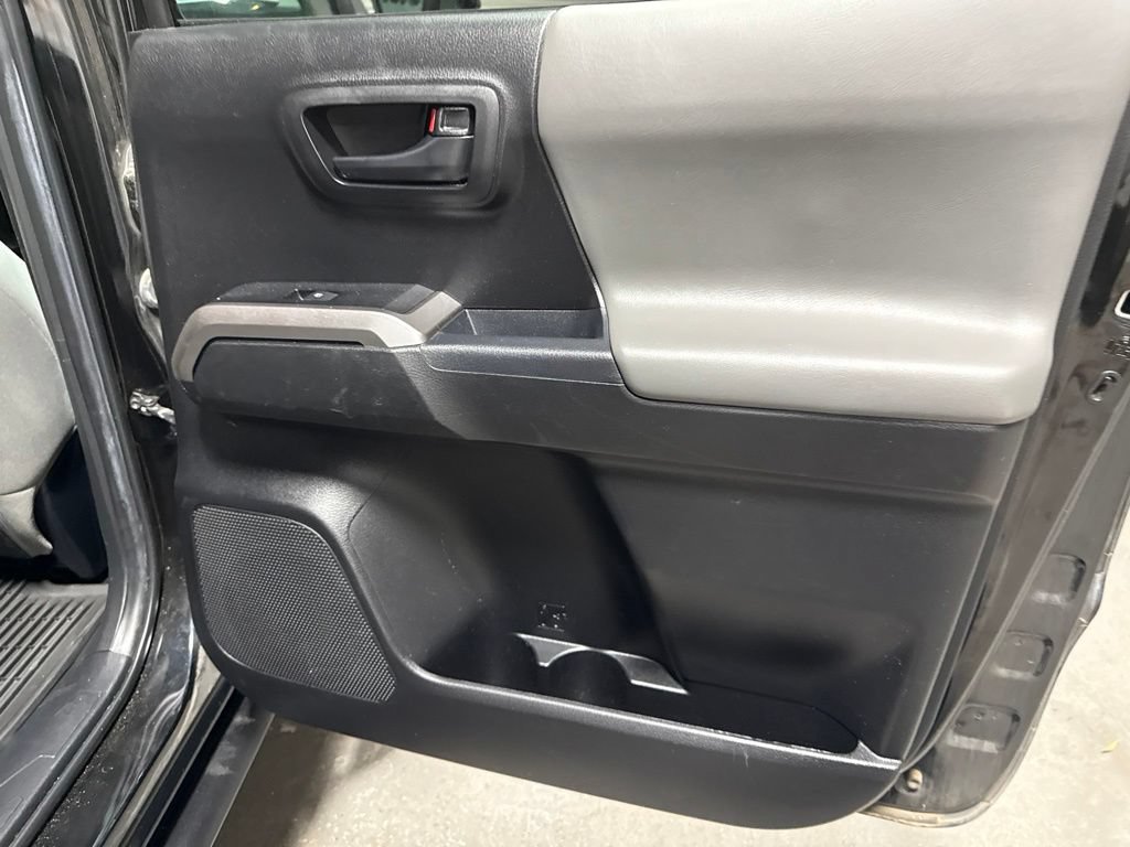 Used 2022 Toyota Tacoma SR5 w/ Technology Package RWD image 13