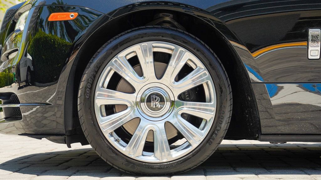Used 2016 Rolls-Royce Dawn image 11