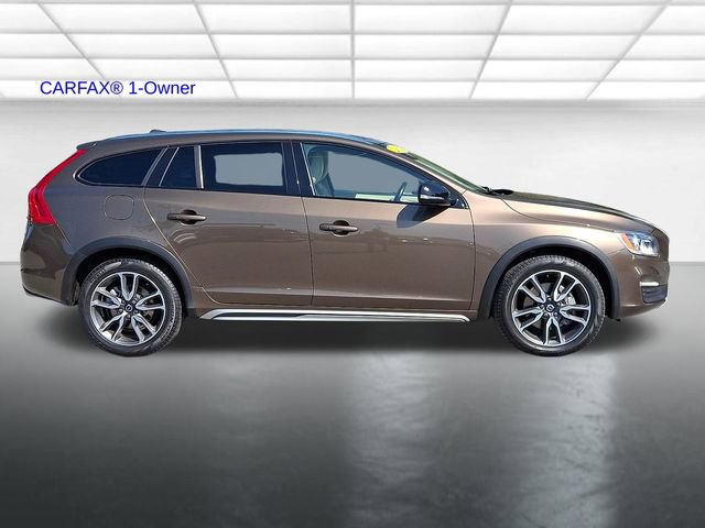 Used 2017 Volvo V60 T5 Cross Country AWD/4WD image 8