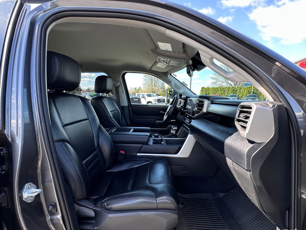 Used 2022 Toyota Tundra SR5 w/ SR5 Convenience Package AWD/4WD image 12
