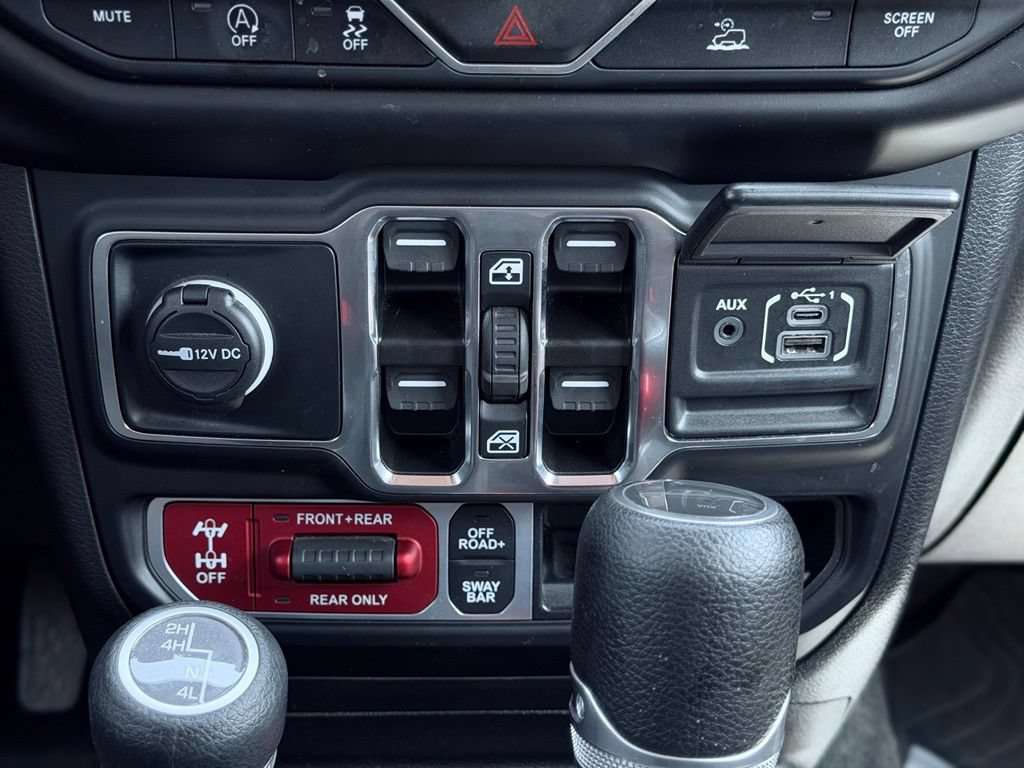 Used 2023 Jeep Gladiator Rubicon w/ Dual Top Group AWD/4WD image 36