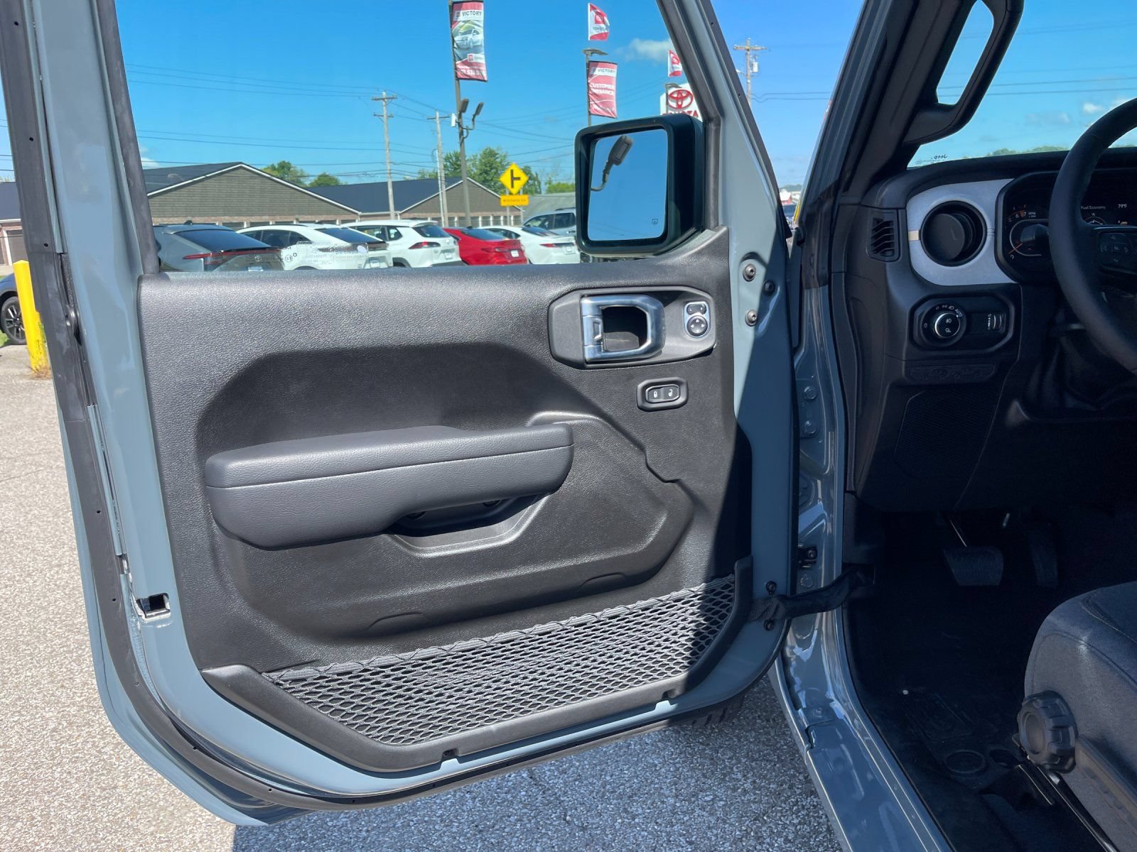 New 2026 Jeep Gladiator Sport AWD/4WD image 11