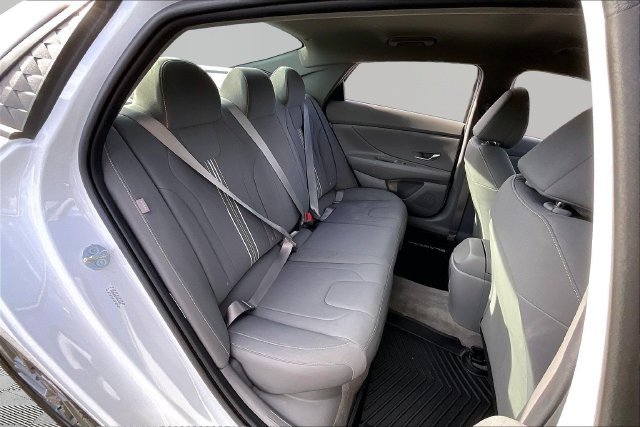Used 2024 Hyundai Elantra Blue FWD image 17