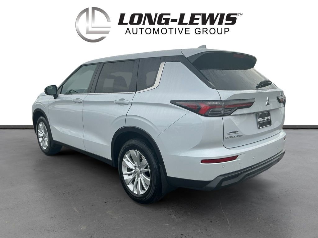Used 2025 Mitsubishi Outlander ES image 3