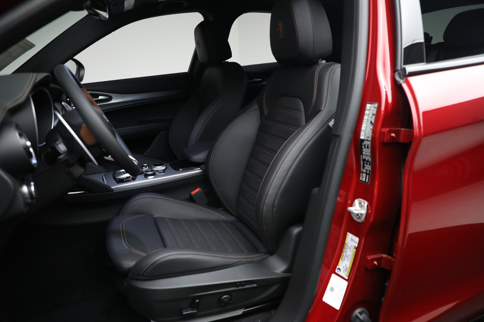 New 2025 Alfa Romeo Stelvio Sprint image 16