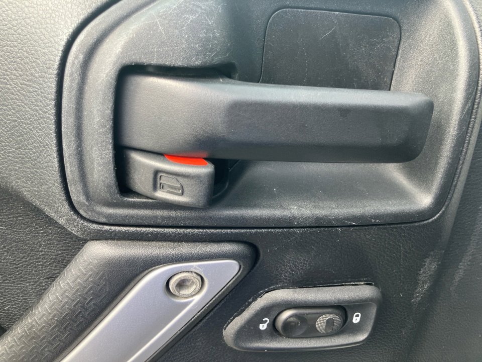 Used 2017 Jeep Wrangler Unlimited Sahara w/ Connectivity Group image 36