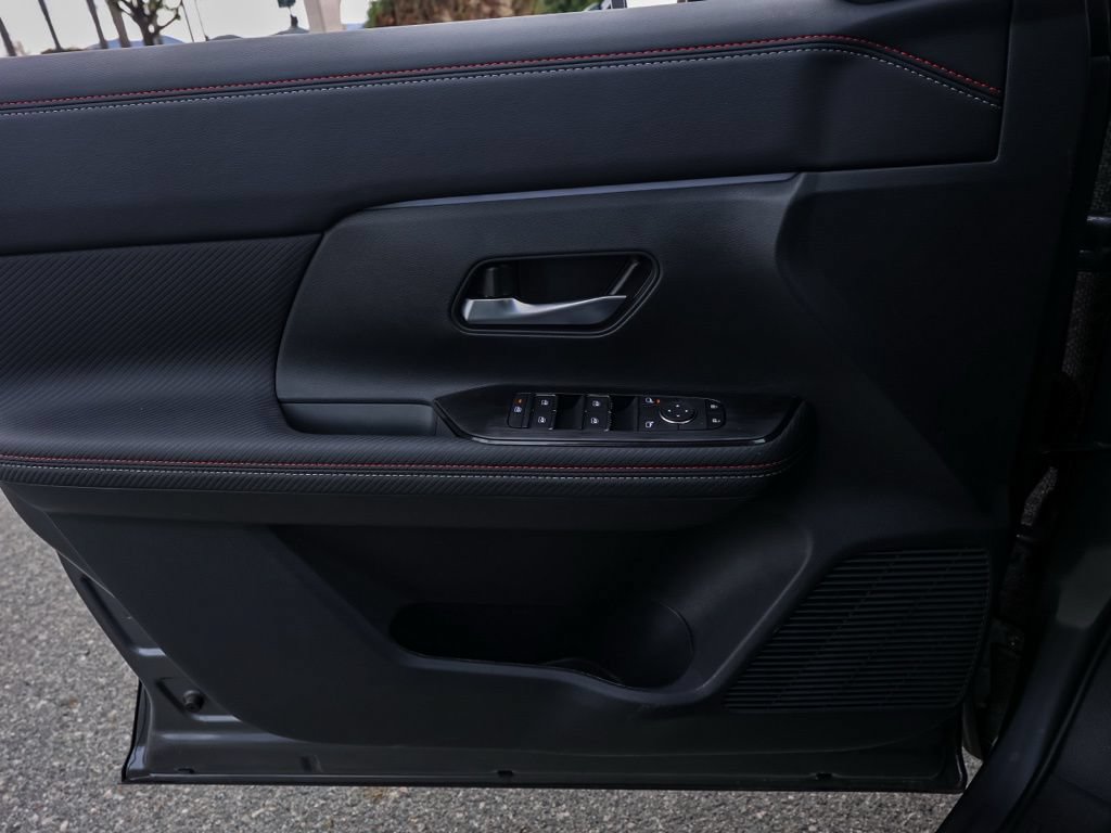 New 2026 Nissan Kicks SR FWD image 23