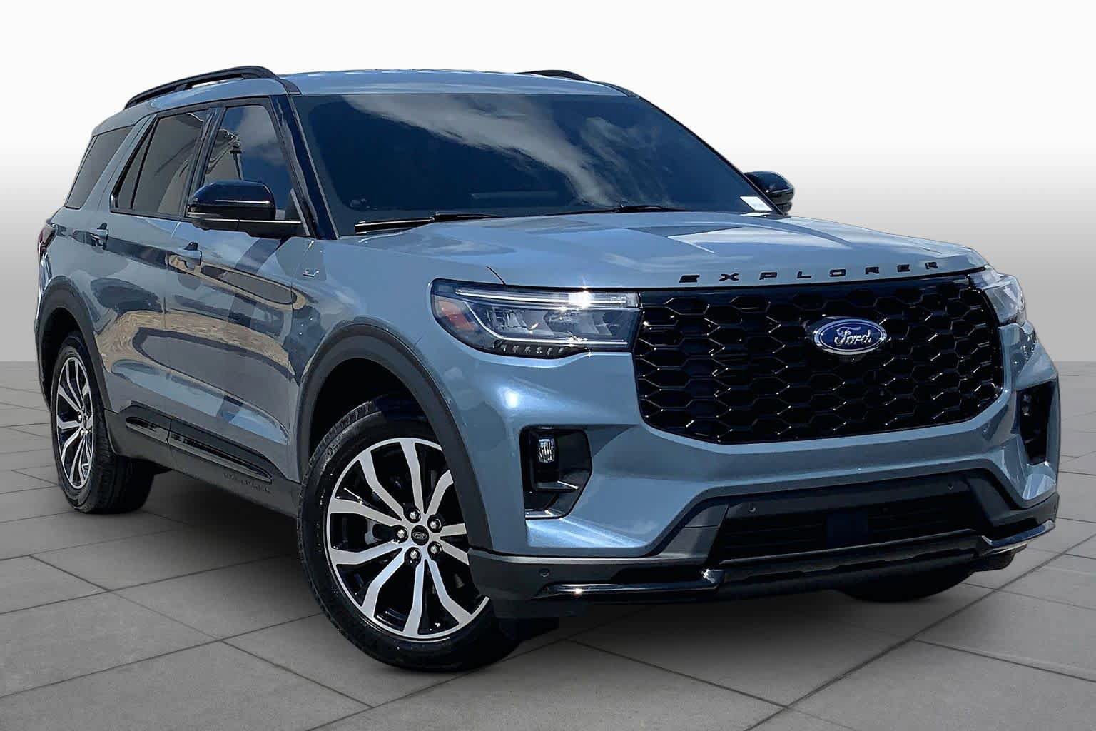 Certified 2025 Ford Explorer ST-Line RWD image 3