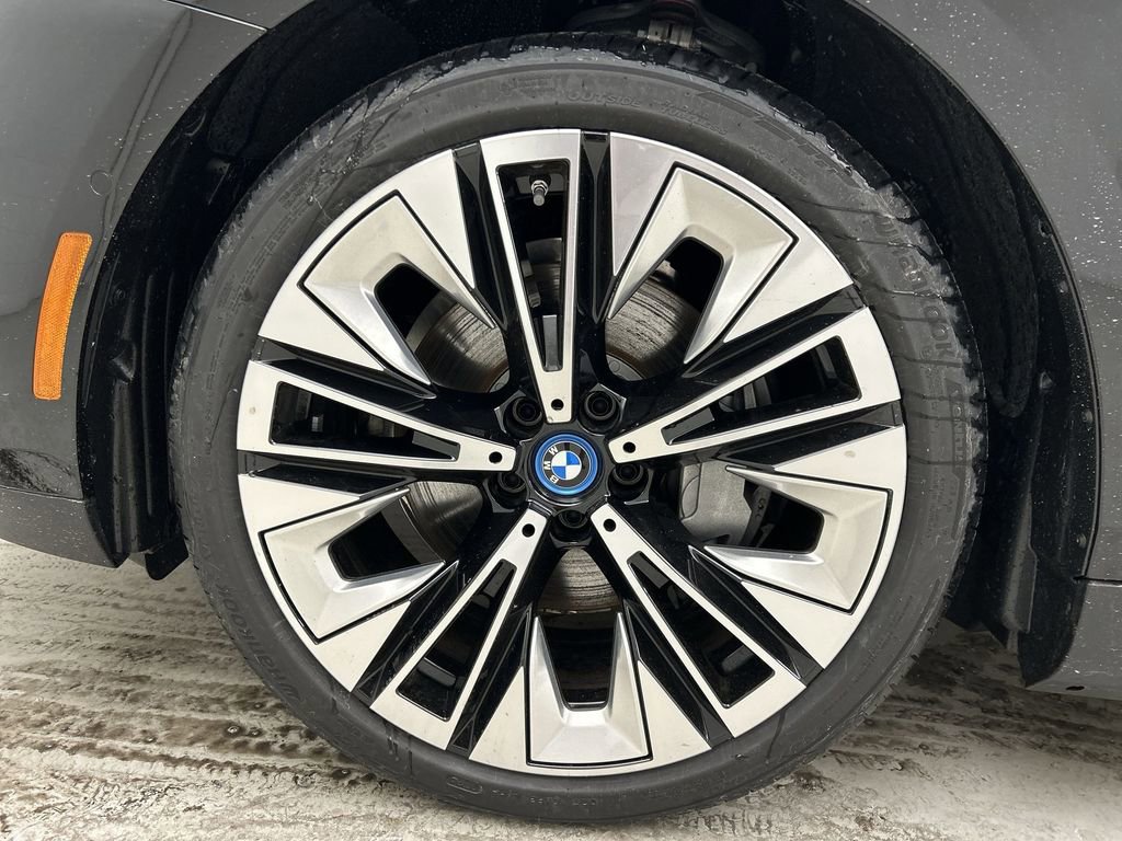New 2025 BMW i5 xDrive40 w/ Premium Package image 11