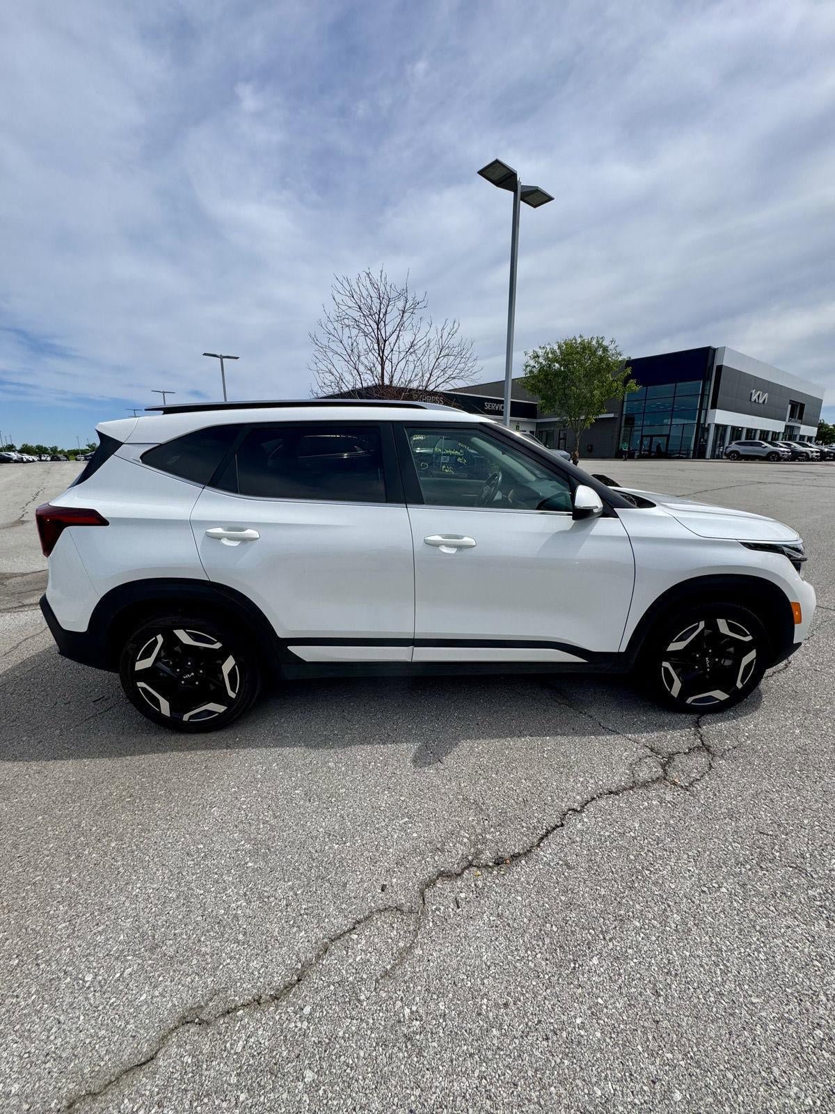 Certified 2024 Kia Seltos SX w/ SX Sunroof Package AWD/4WD image 6