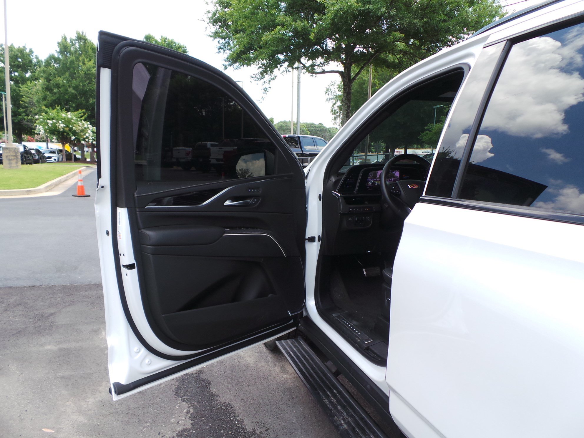 Used 2023 Cadillac Escalade V AWD/4WD image 33