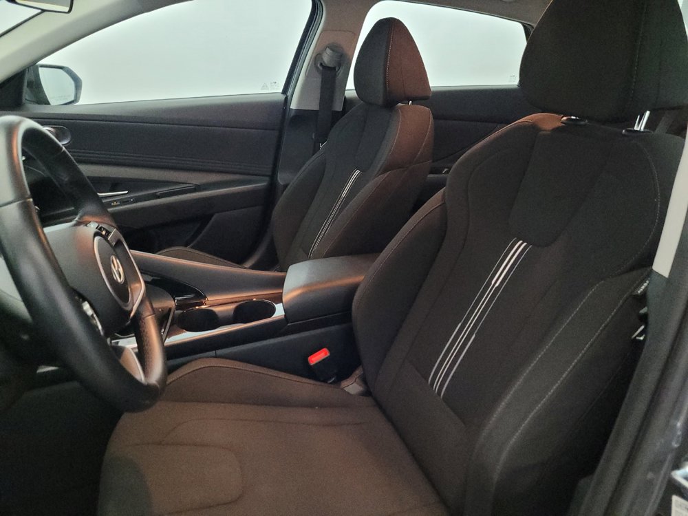 Used 2025 Hyundai Elantra SEL FWD image 17