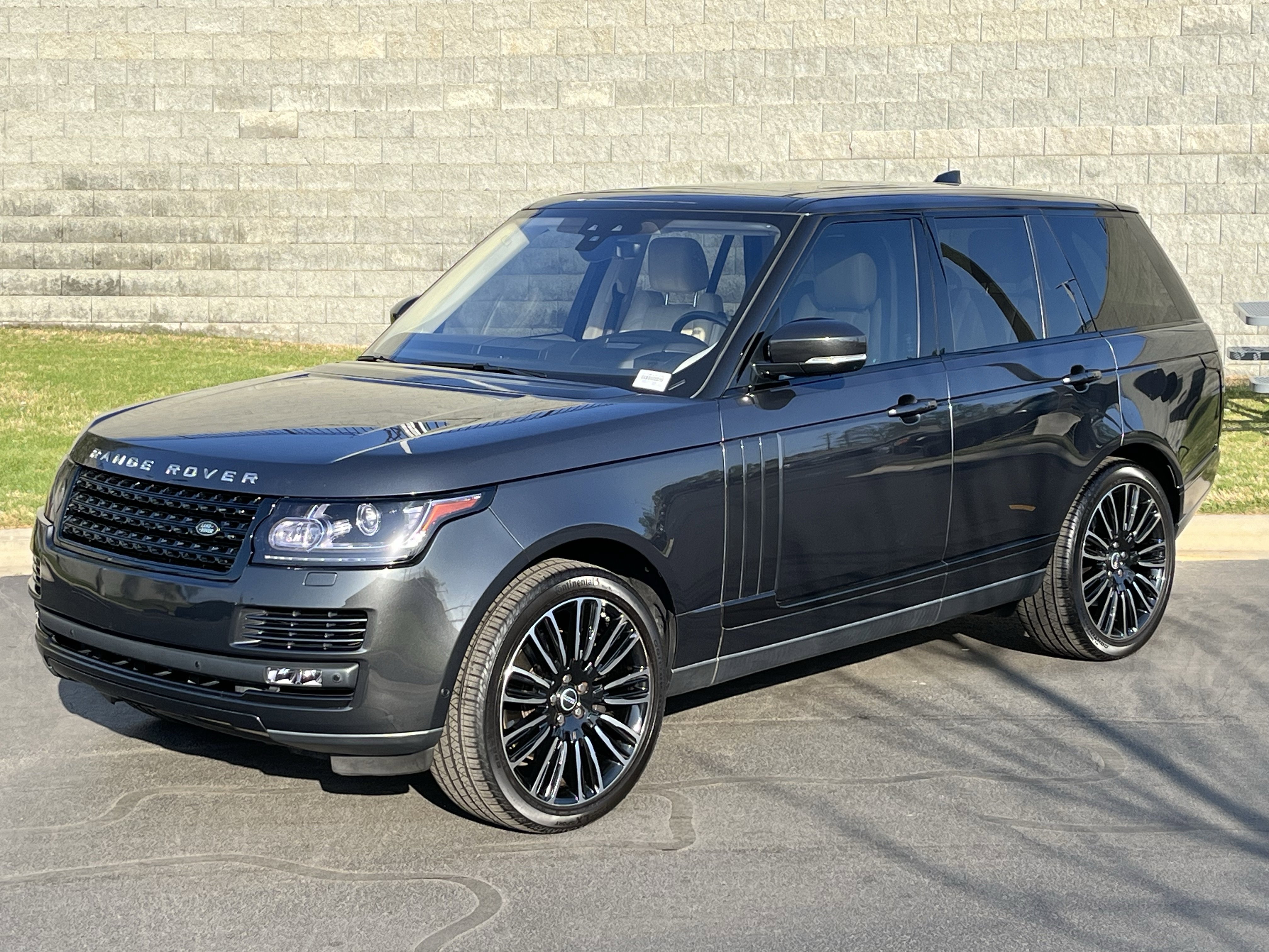 Used 2017 Land Rover Range Rover Supercharged image 2