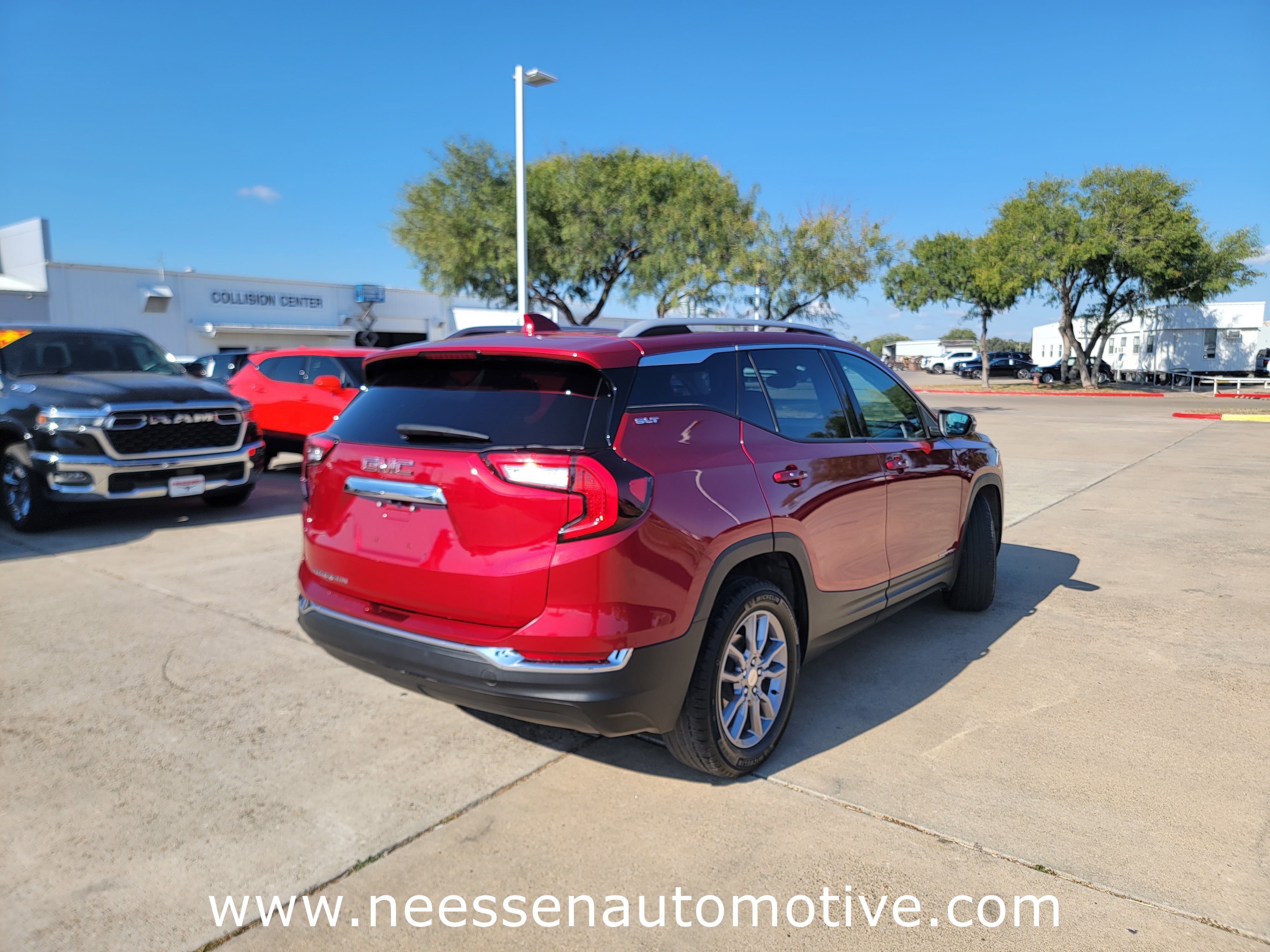 Used 2024 GMC Terrain SLT w/ Infotainment Package II image 7