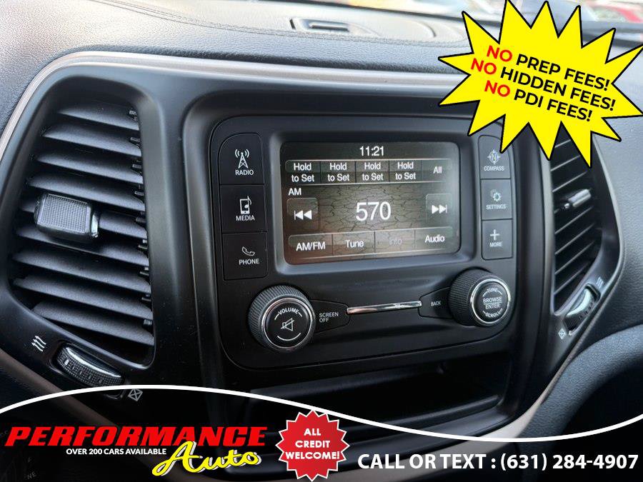 Used 2018 Jeep Cherokee Latitude w/ Altitude Package AWD/4WD image 11