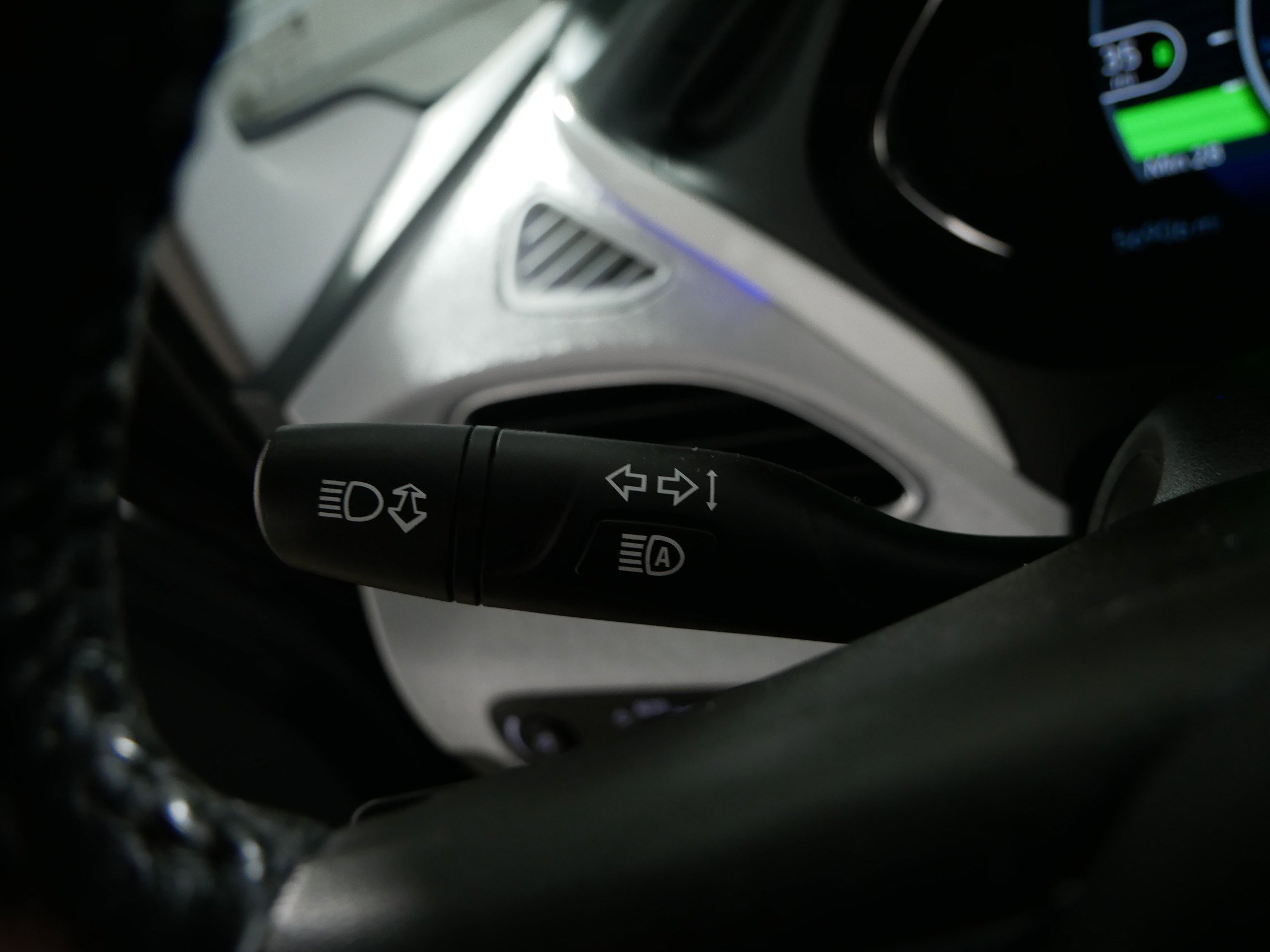 Used 2019 Chevrolet Bolt Premier w/ Infotainment Package image 32