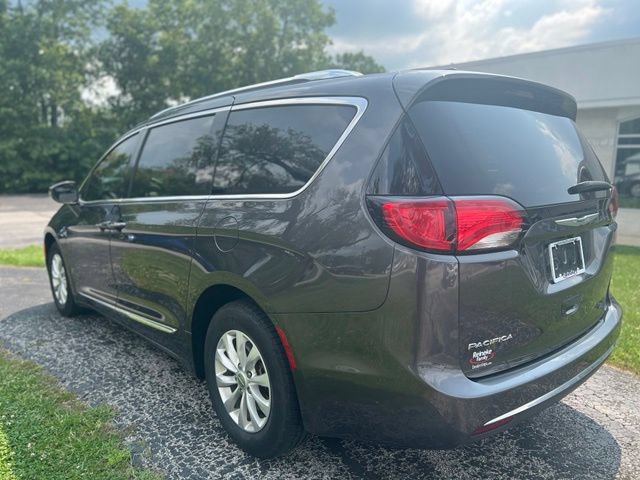 Used 2019 Chrysler Pacifica Touring-L FWD image 6