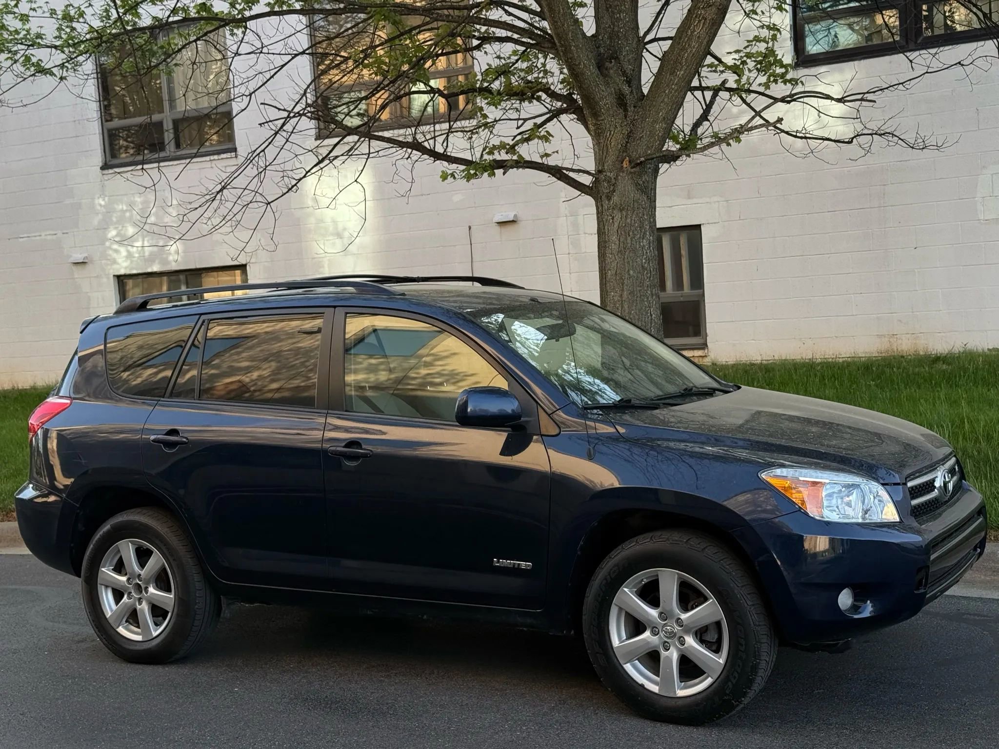 Used 2007 Toyota RAV4 Limited image 1