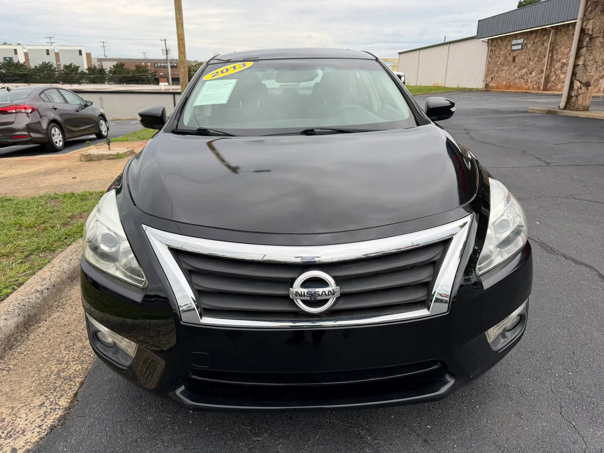 Used 2013 Nissan Altima 3.5 SV w/ Navigation Pkg FWD image 2
