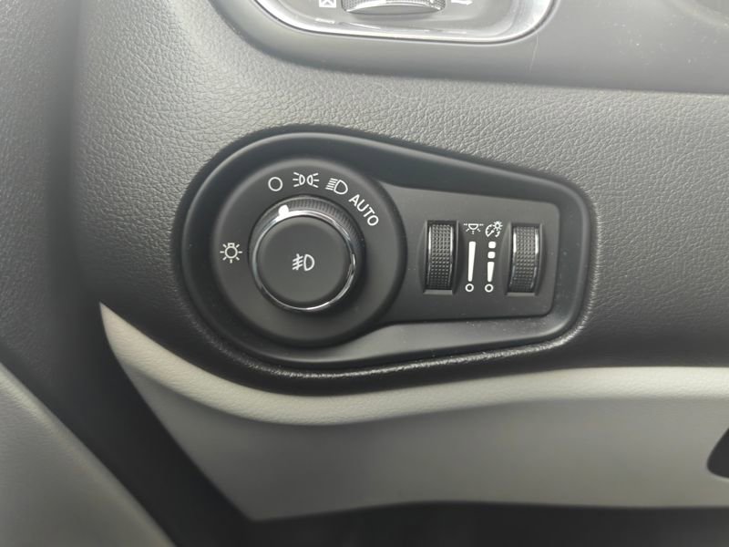Used 2022 Jeep Renegade Latitude image 23