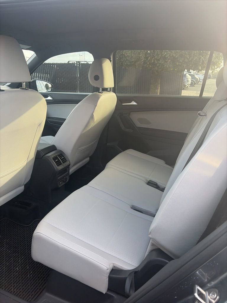 Used 2021 Volkswagen Tiguan SE R-Line image 9