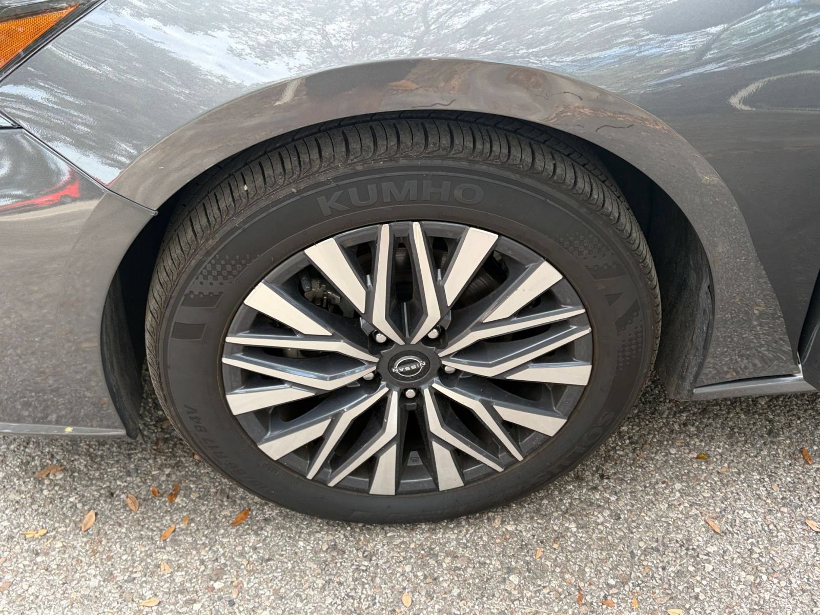 Used 2025 Nissan Altima 2.5 SV FWD image 25