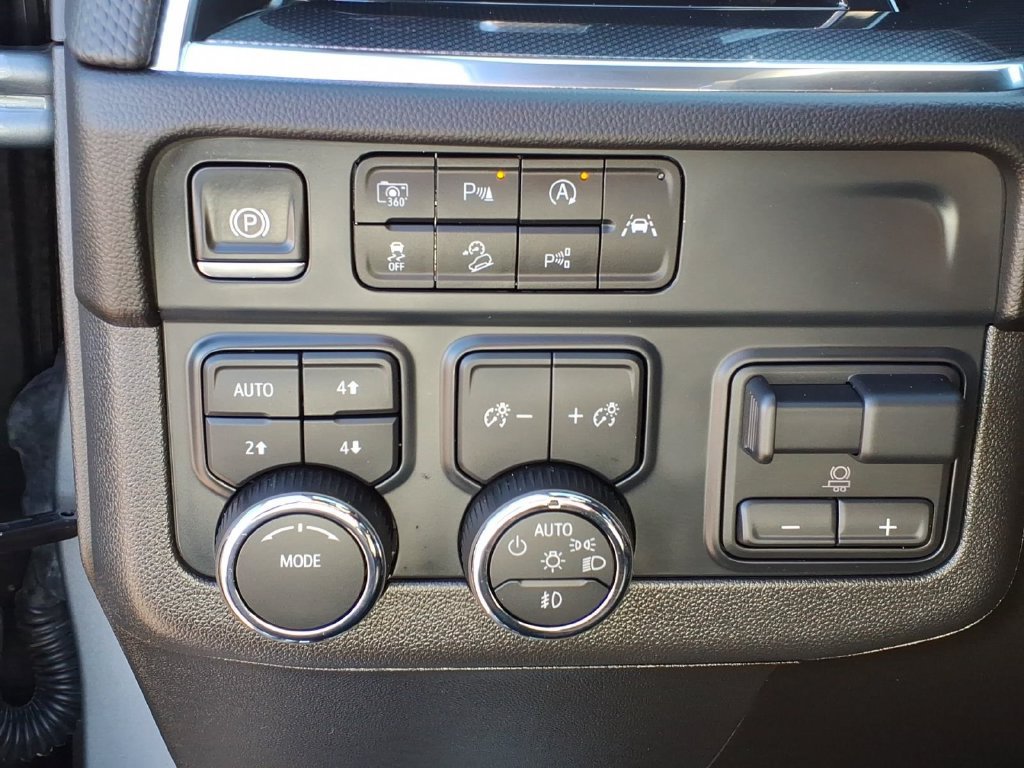 Used 2025 Chevrolet Tahoe RST w/ Comfort Package AWD/4WD image 5