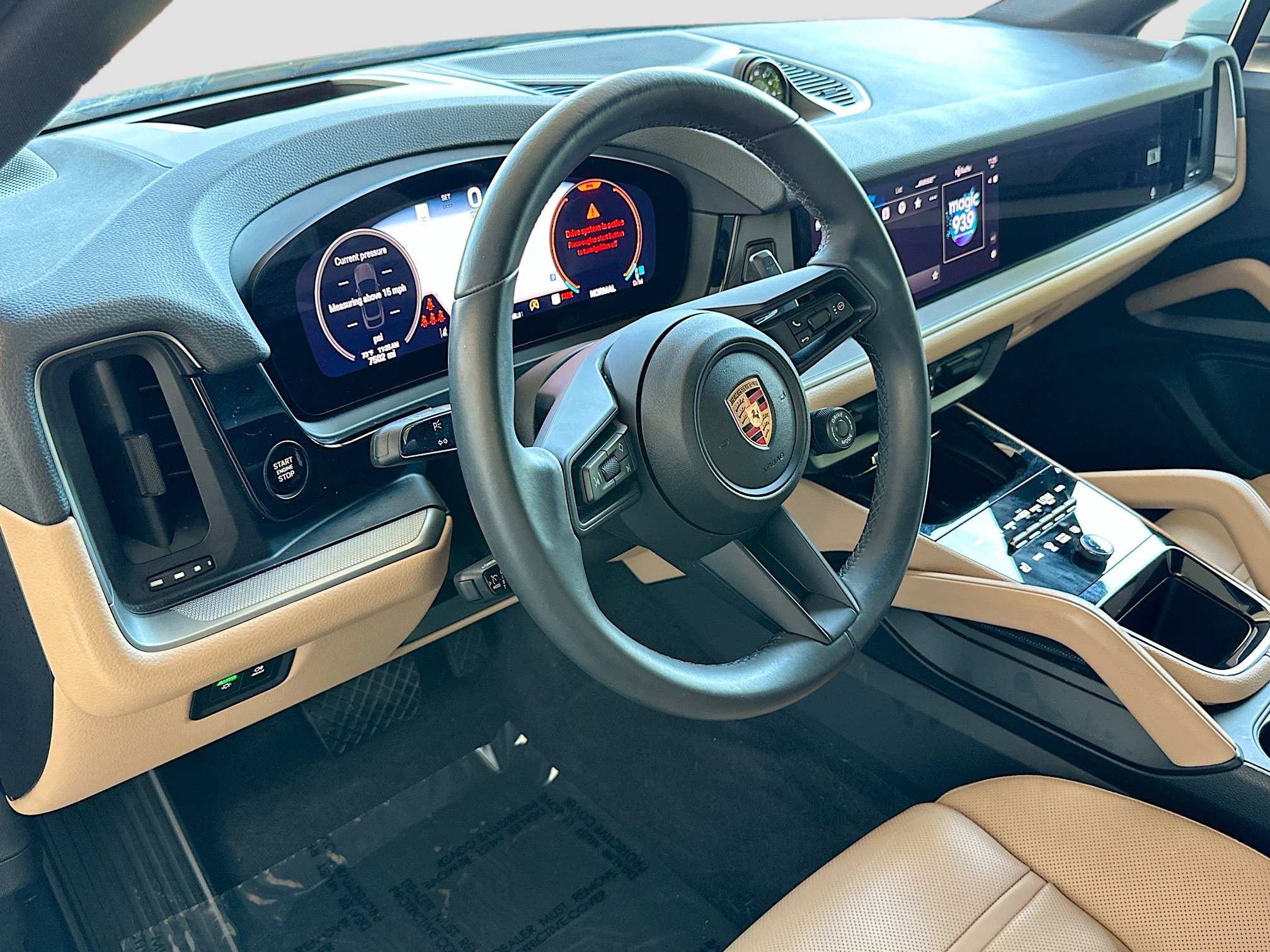 Used 2025 Porsche Cayenne Coupe image 9