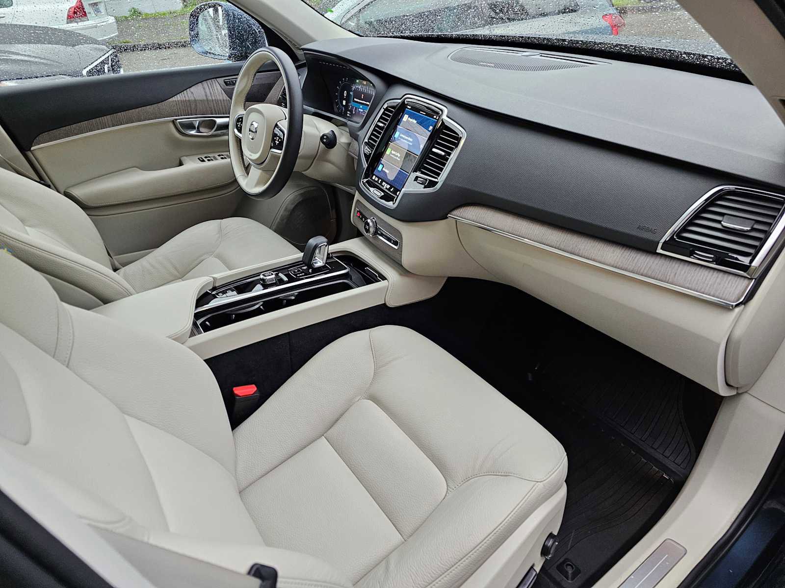 Used 2023 Volvo XC90 T8 Plus w/ Protection Package image 11