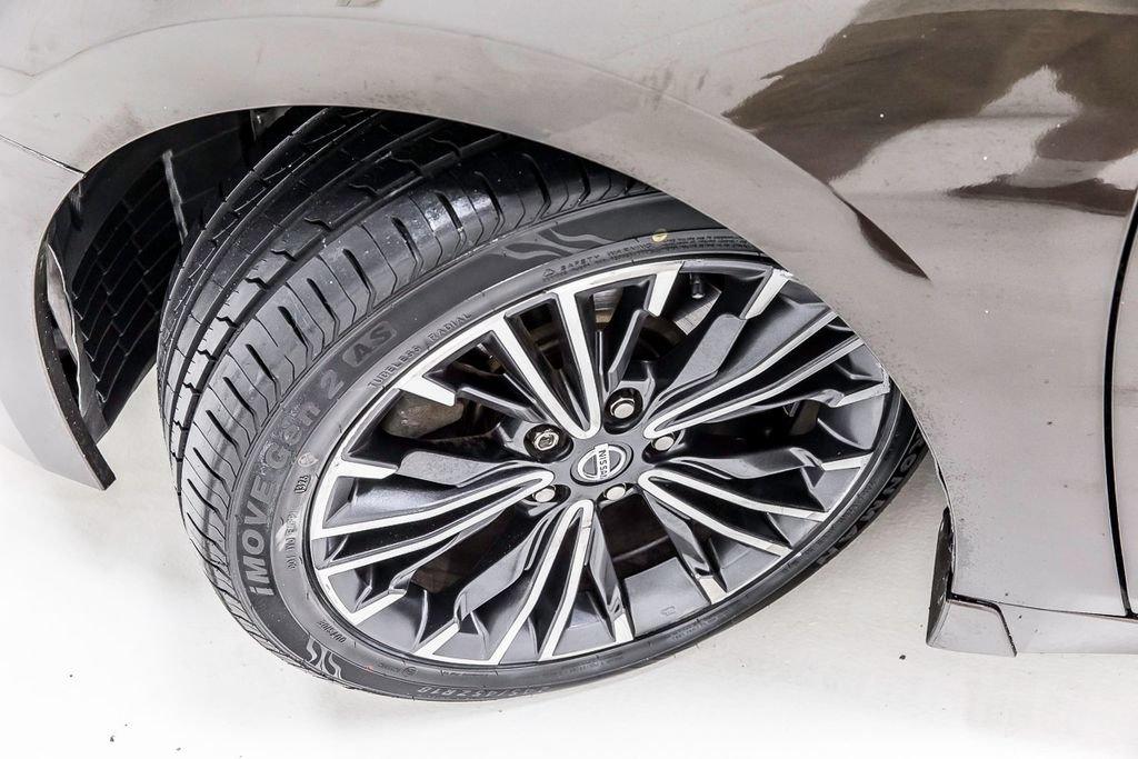 Used 2017 Nissan Maxima Platinum w/ Medallion Package FWD image 11