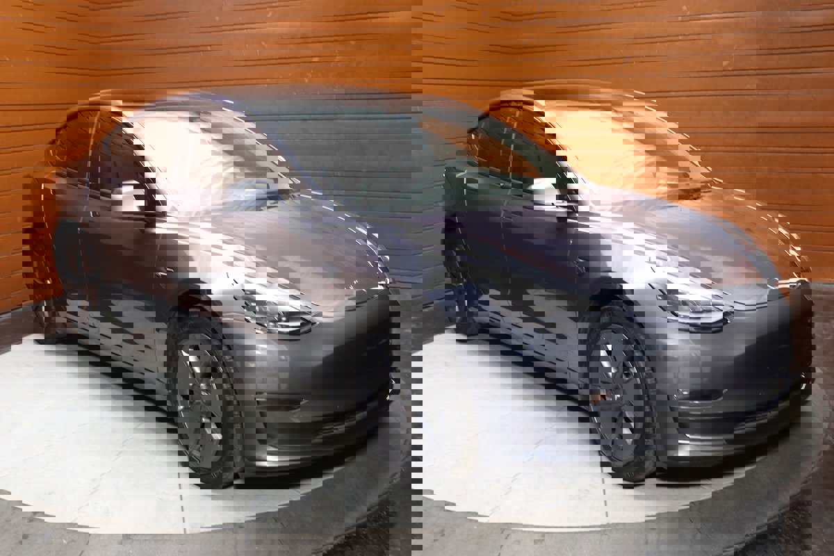 Used 2023 Tesla Model 3 Standard Range image 7