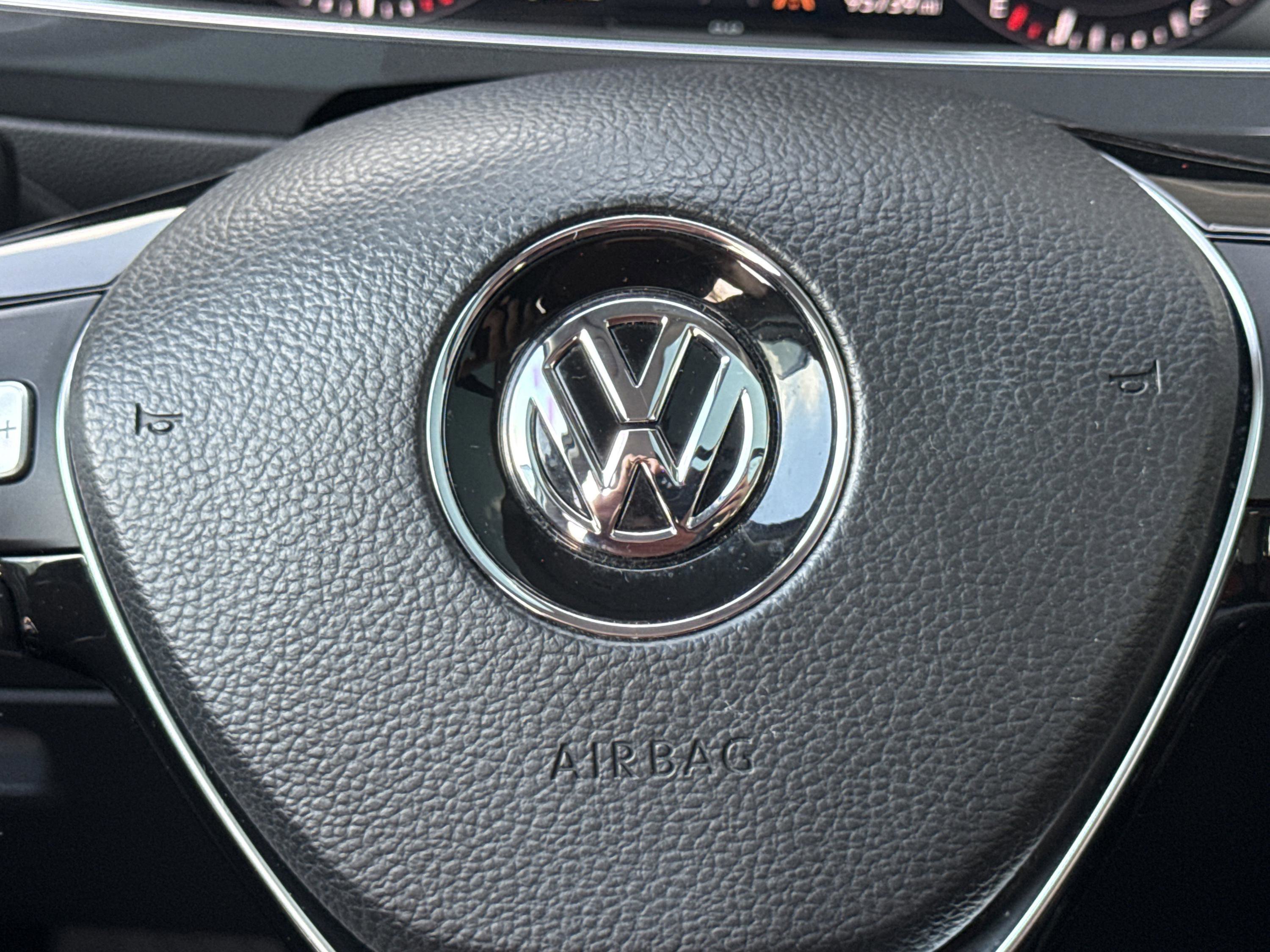 Used 2019 Volkswagen Tiguan SEL Premium image 24