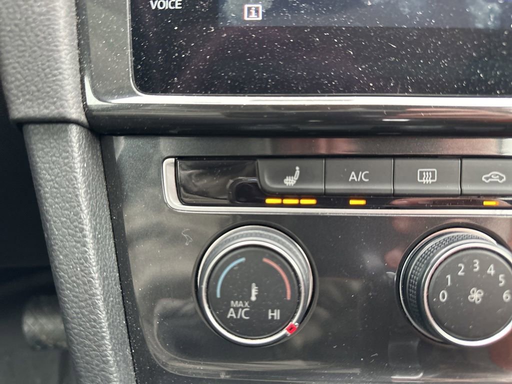 Used 2018 Volkswagen Golf SE image 7