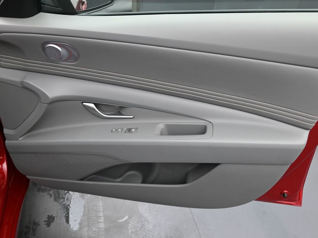 Certified 2025 Hyundai Elantra Sport image 16