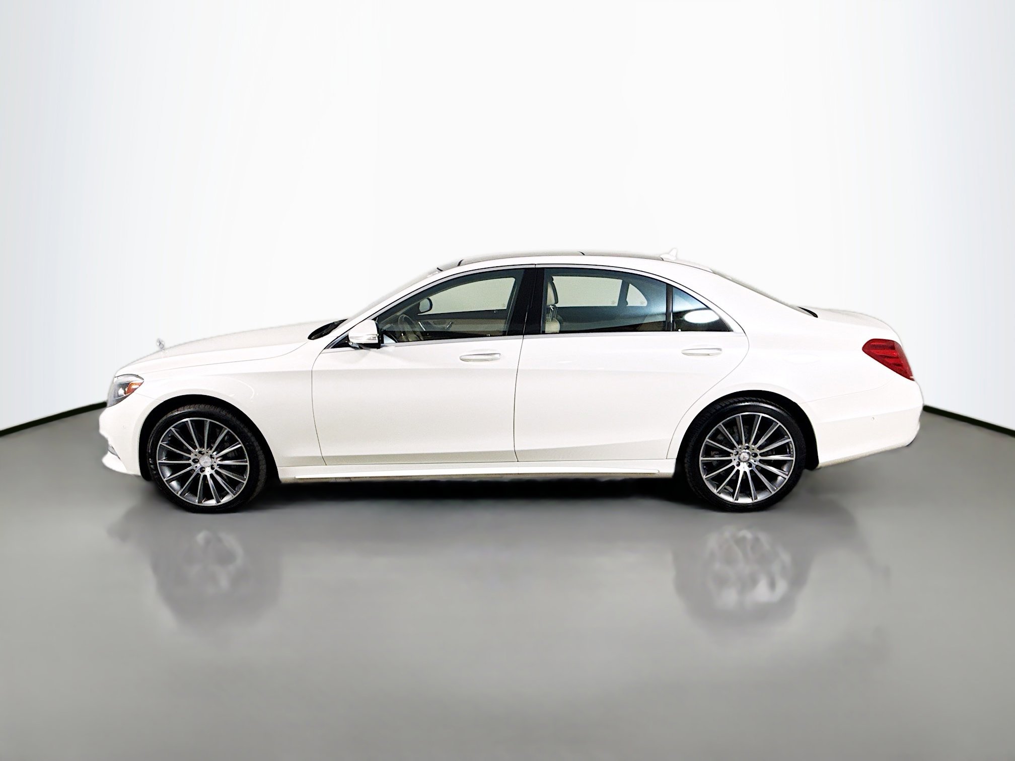 Used 2017 Mercedes-Benz S 550 Sedan image 6