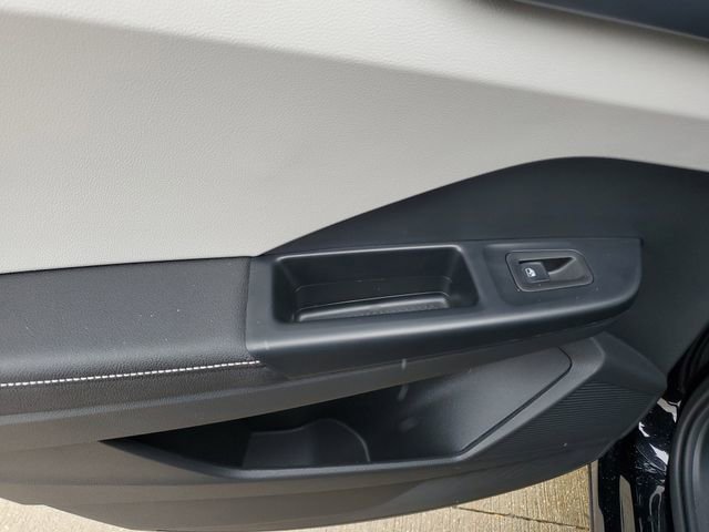 Used 2025 Volkswagen Taos SE image 15