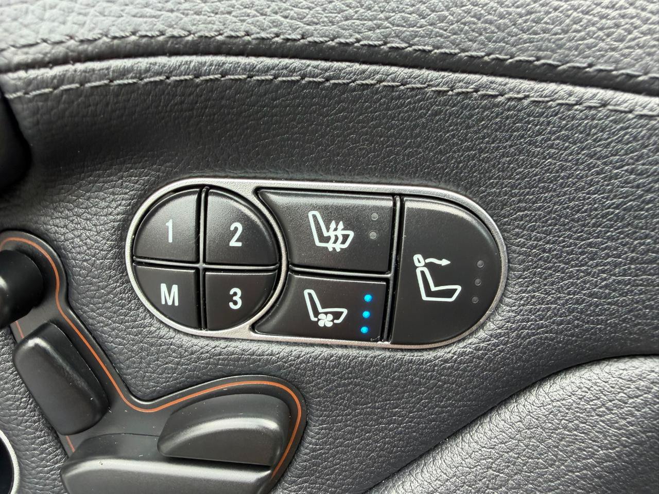 Used 2011 Mercedes-Benz SL 550 image 42