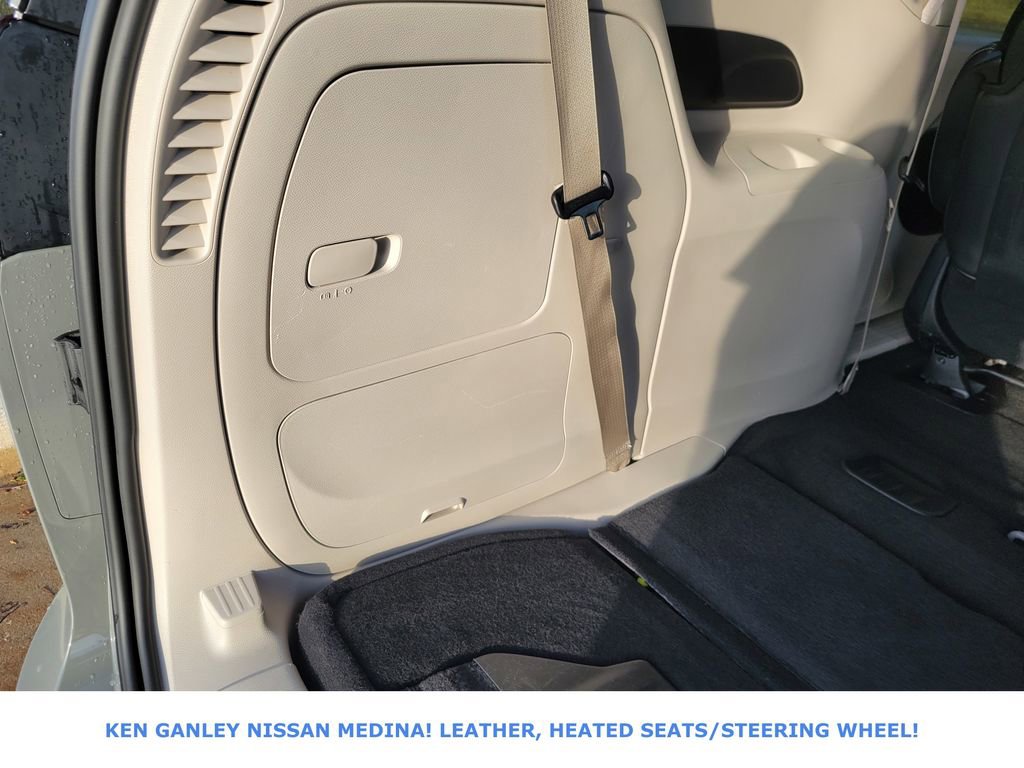 Used 2023 Chrysler Pacifica Touring-L image 46