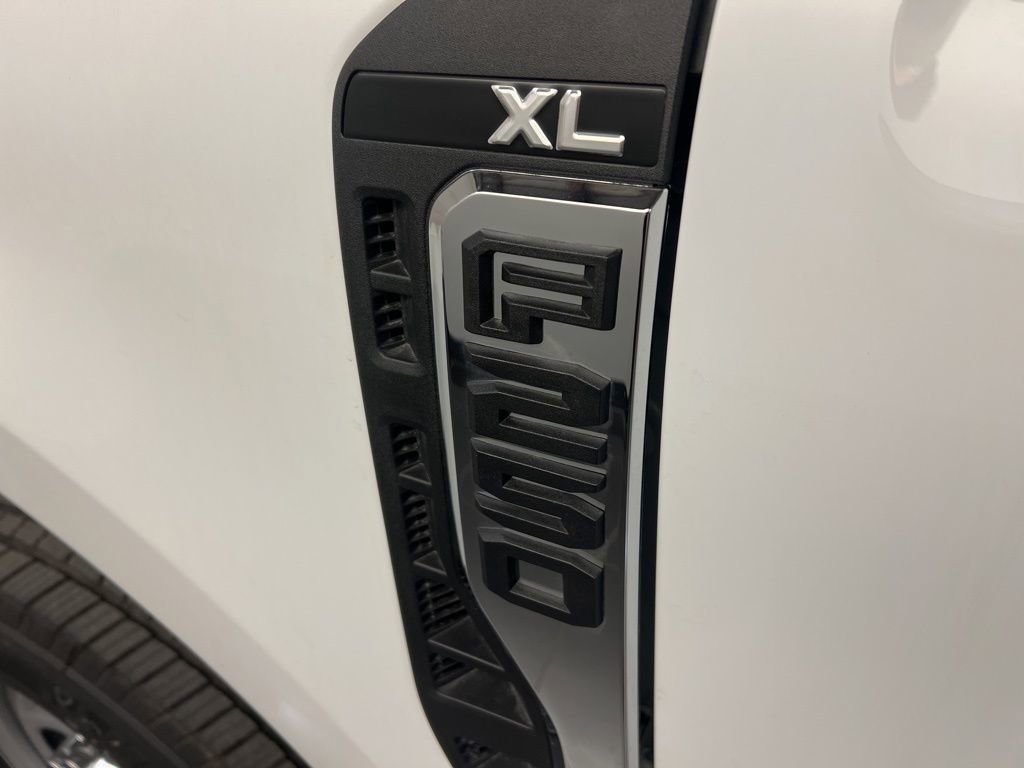 New 2026 Ford F250 XL w/ XL Chrome Package image 31
