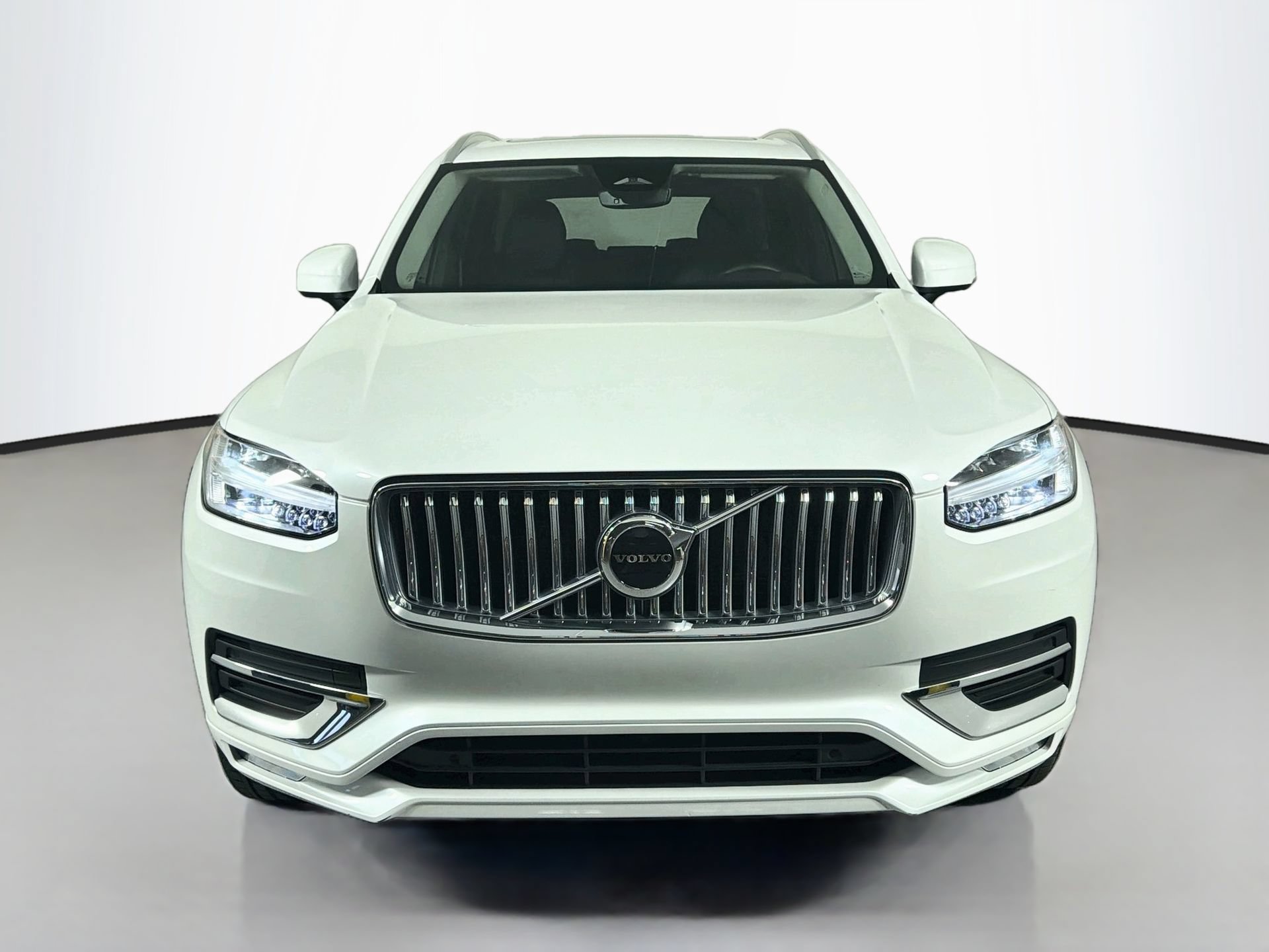 Used 2024 Volvo XC90 B5 Core AWD/4WD image 2