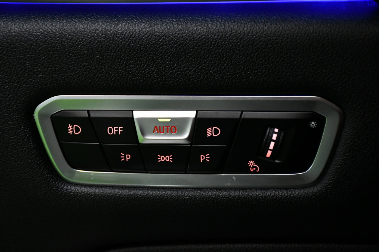 Used 2022 BMW X7 M50i w/ Executive Package image 28