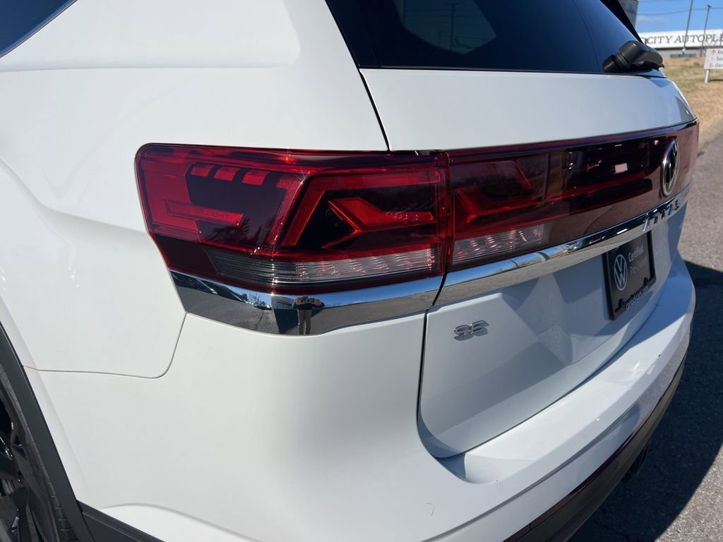 Used 2024 Volkswagen Atlas SE w/ Panoramic Sunroof Package image 13